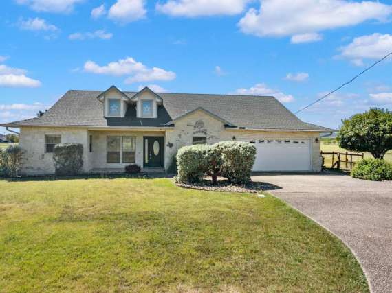 308 Wood View Circle – Bandera, TX